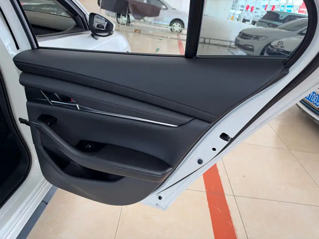 Mazda 3 Axela — миниатюра 27
