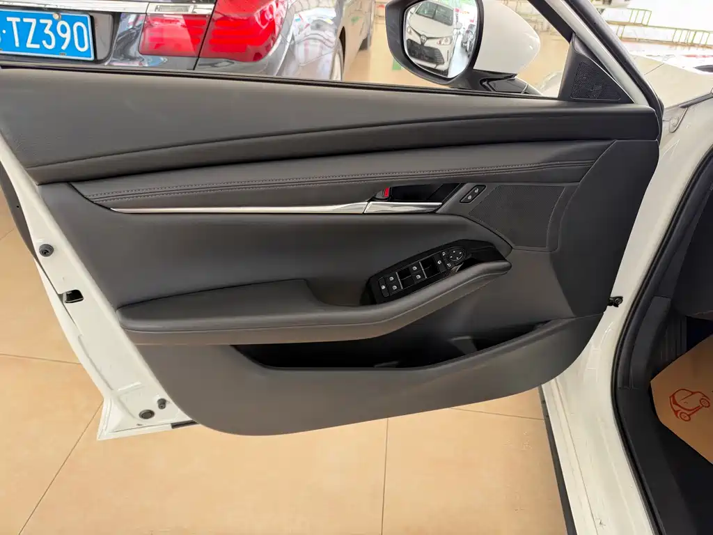 Mazda 3 Axela — миниатюра 16