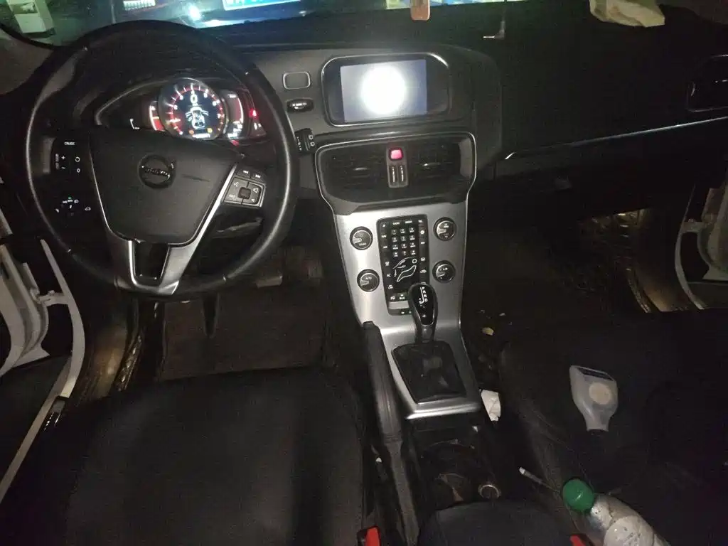 Volvo V40 — миниатюра 13