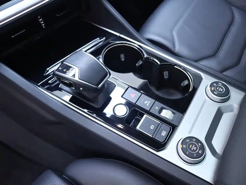 Volkswagen Touareg — миниатюра 12
