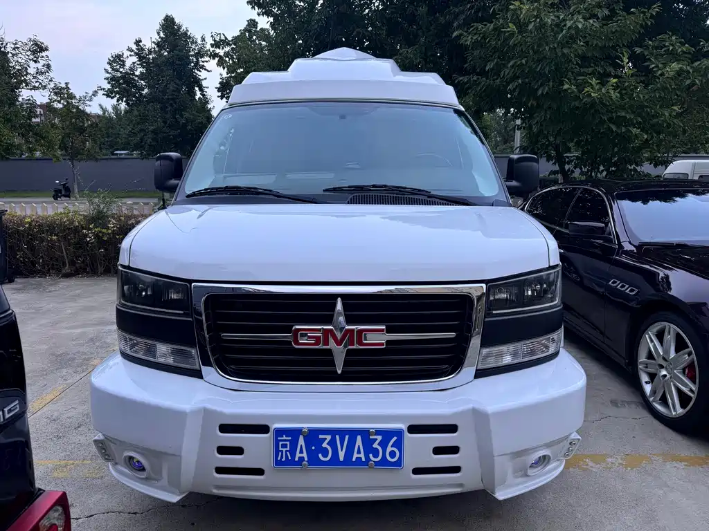GMC Savana