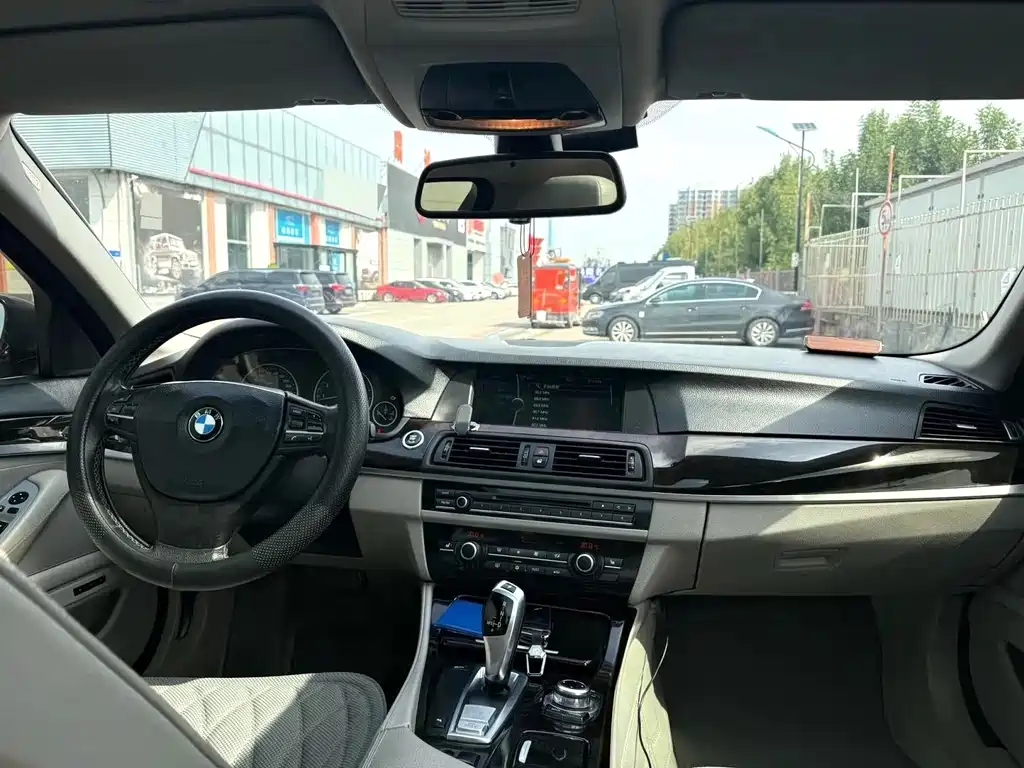 BMW 5 Series — миниатюра 9