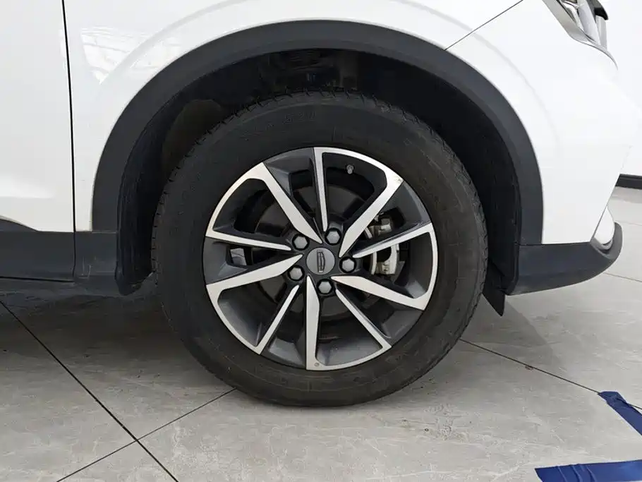 Geely Binyue — миниатюра 6