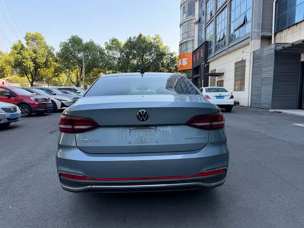 Volkswagen Lavida — миниатюра 4