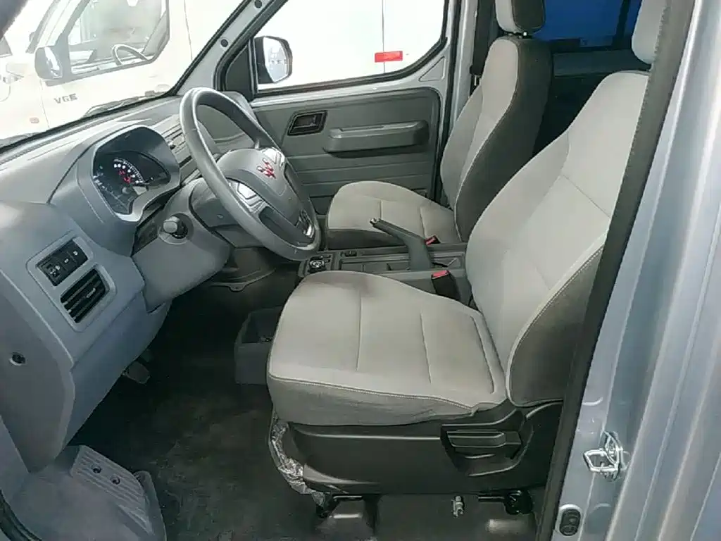 Wuling Yangguang — миниатюра 15