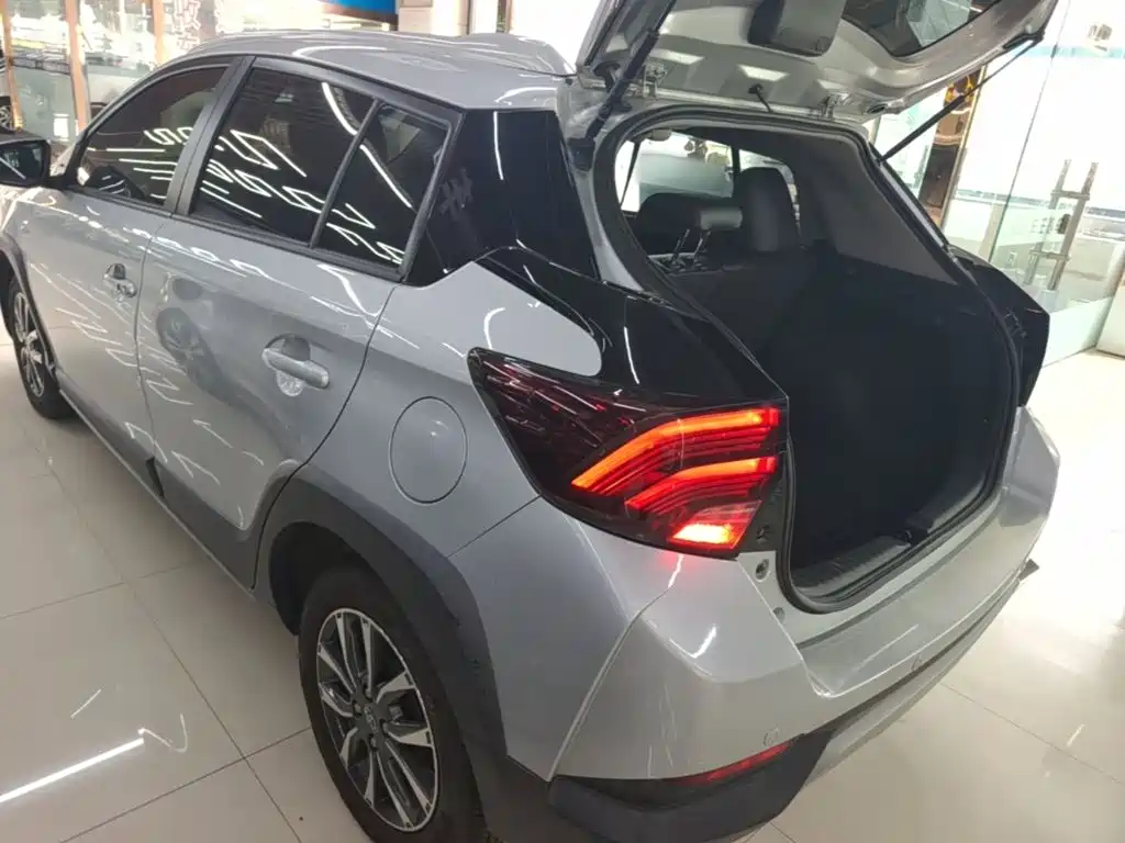 Toyota Yaris L — миниатюра 5