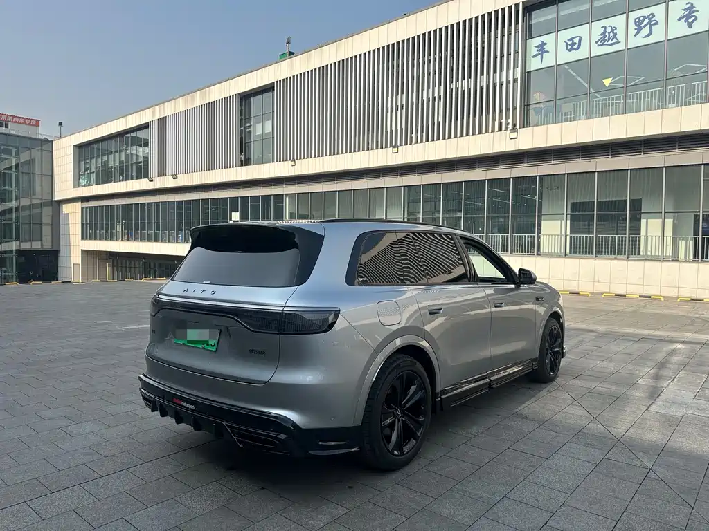 AITO ASK THE WORLD M8