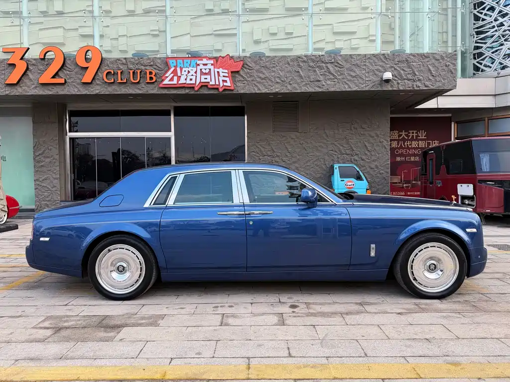 ROLLS-ROYCE PHANTOM