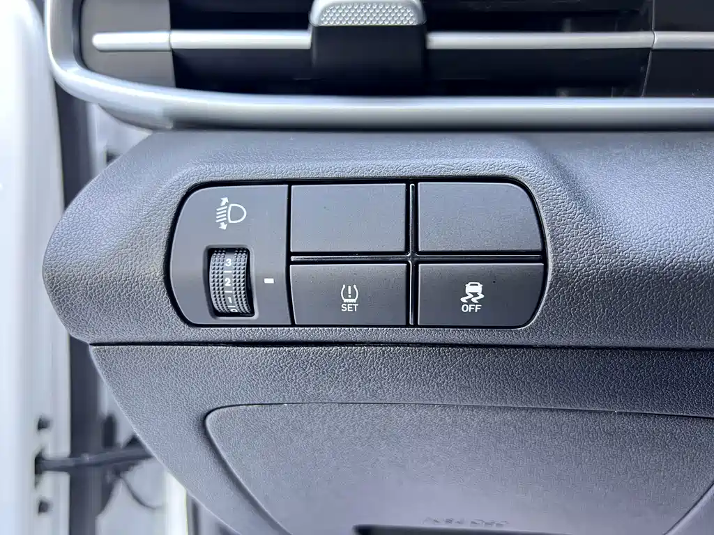 Hyundai Elantra — миниатюра 8