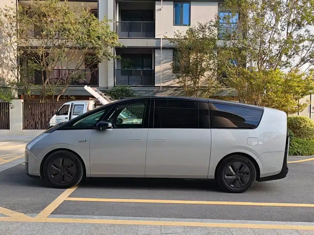 Li Auto Li MEGA — миниатюра 7