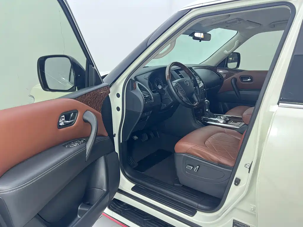 Nissan Patrol — миниатюра 11