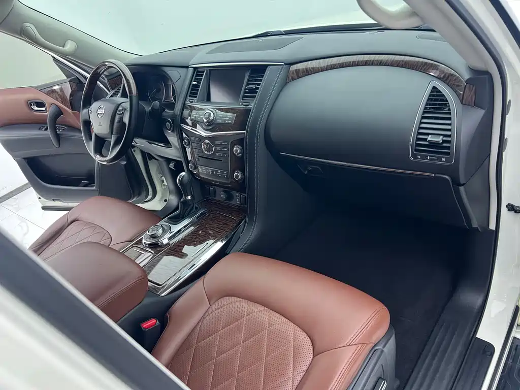 Nissan Patrol — миниатюра 15