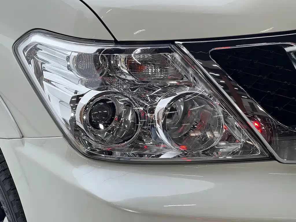 Nissan Patrol — миниатюра 4