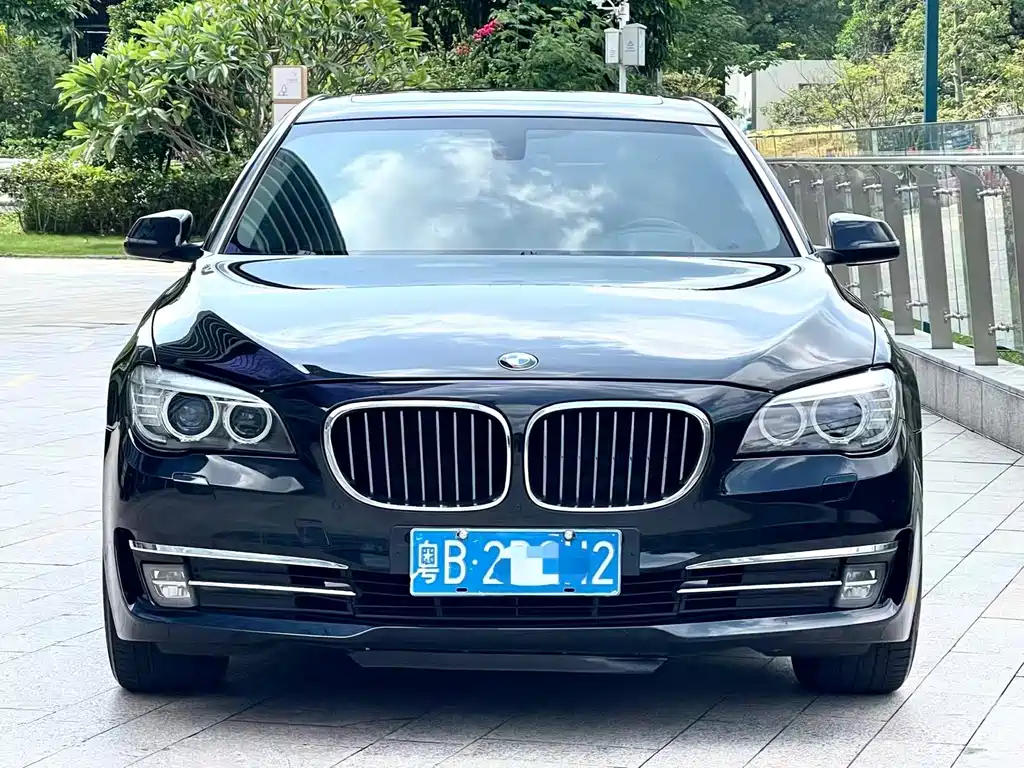 BMW 7 Series — миниатюра 2