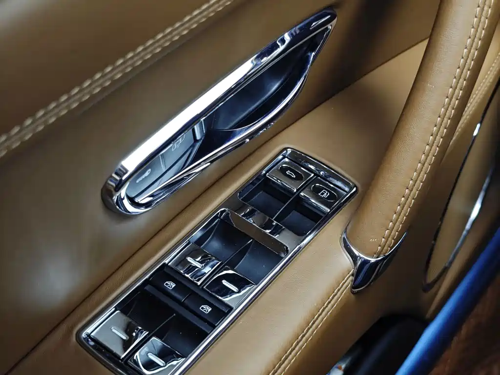 Bentley Flying Spur — миниатюра 20