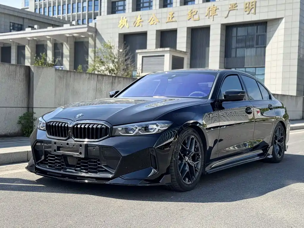 宝马3系 2025款 330i M运动曜夜套装 2026