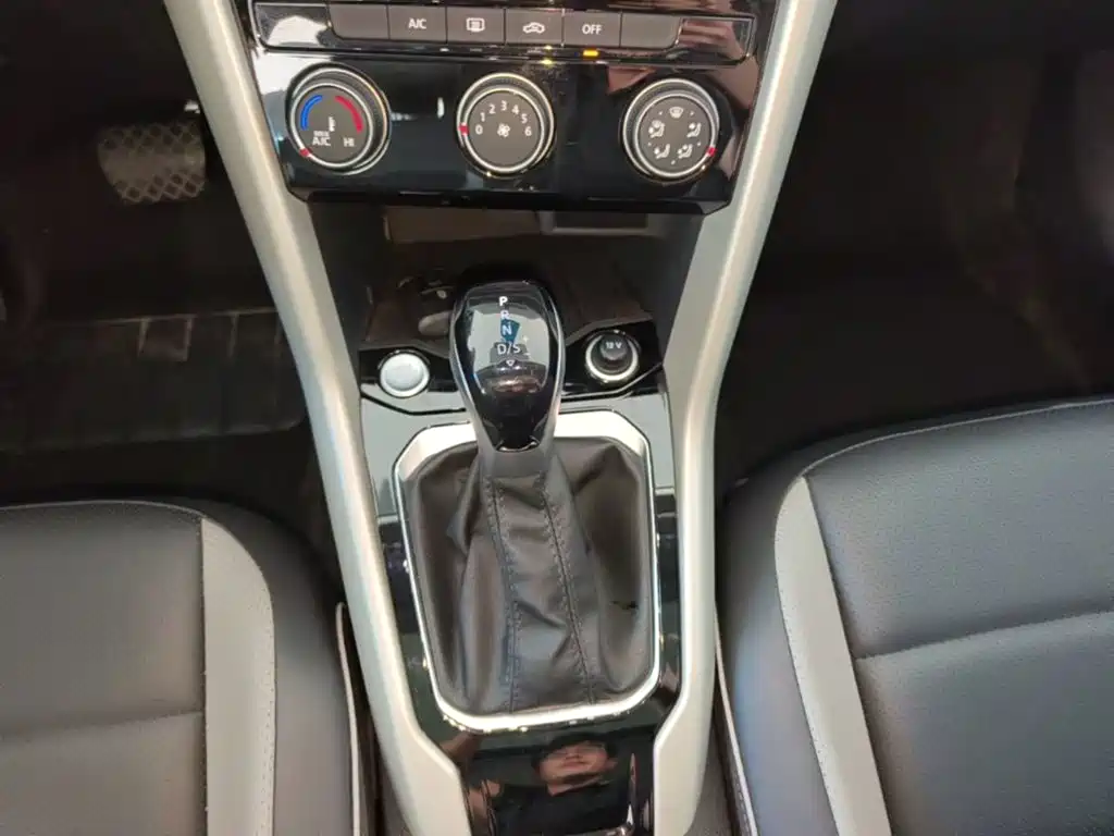 Volkswagen T-Roc — миниатюра 14