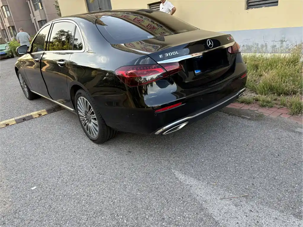 Mercedes-Benz E-Class — миниатюра 9