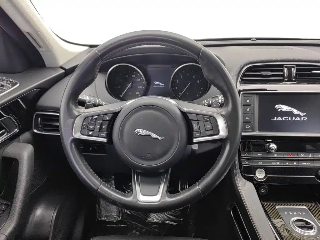 Jaguar F-PACE — миниатюра 11