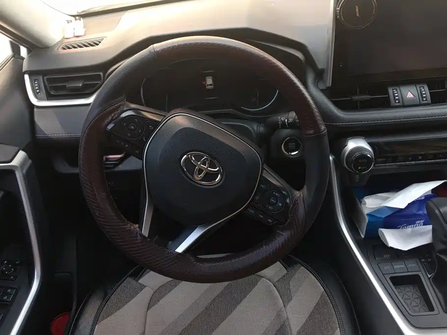 Toyota RAV4 — миниатюра 15