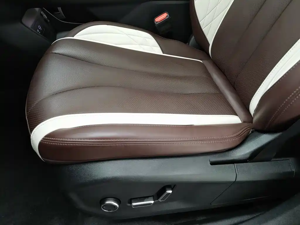 Geely Xingyue L — миниатюра 20