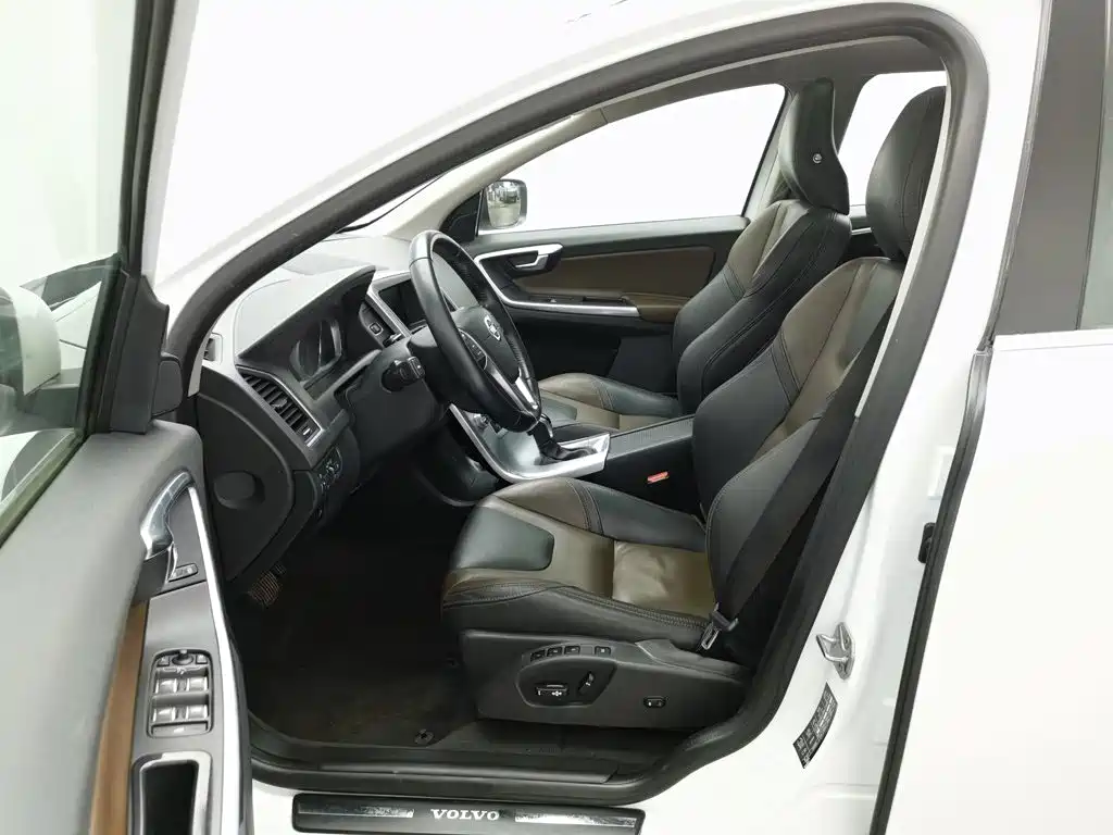 Volvo XC60 — миниатюра 10
