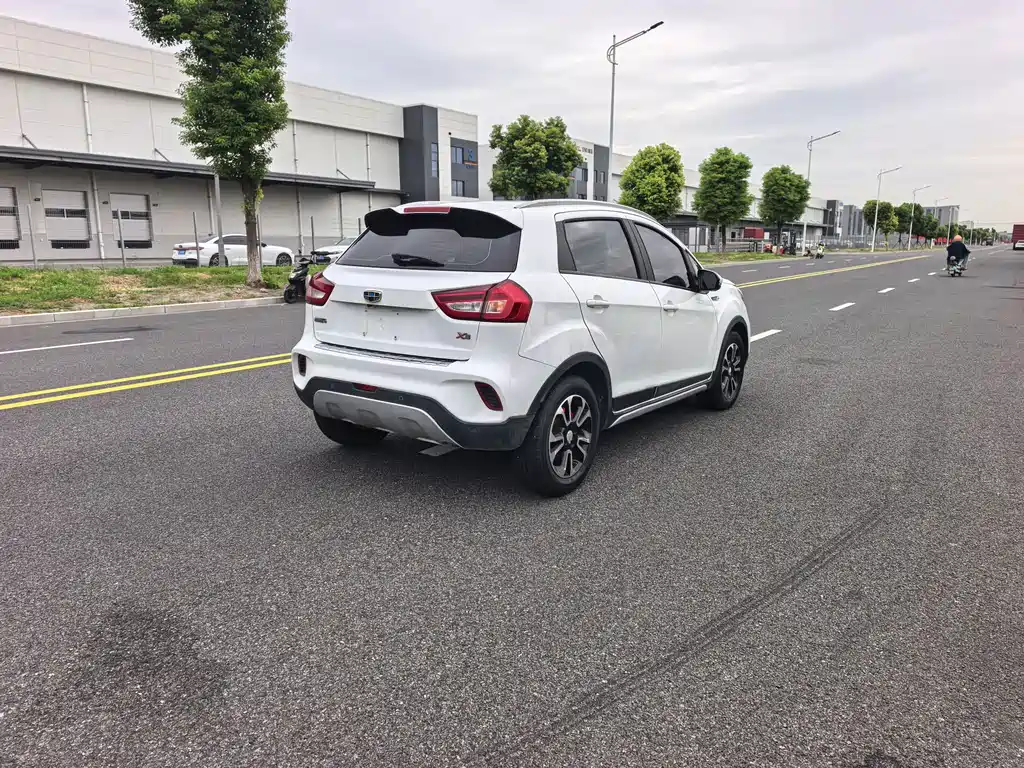 Geely Vision X3 — миниатюра 11