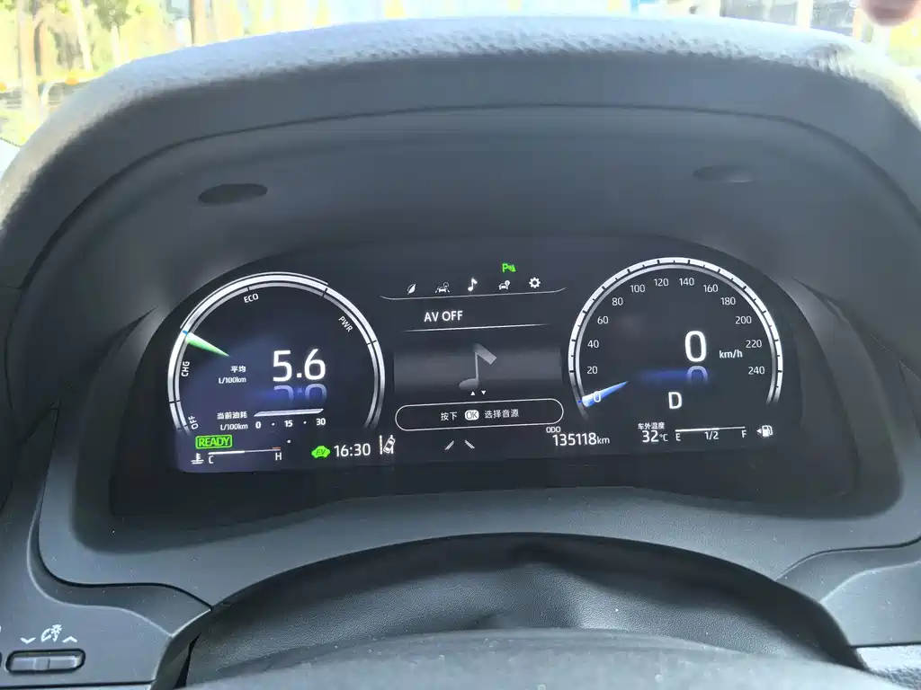 Toyota Camry — миниатюра 19