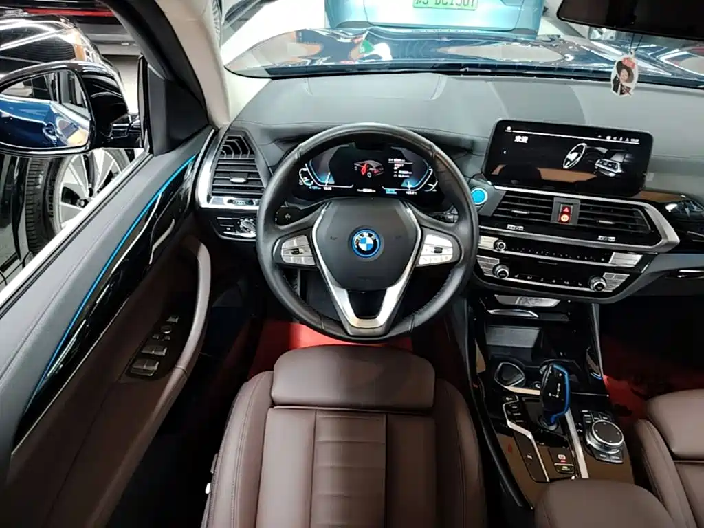 BMW iX3 — миниатюра 11