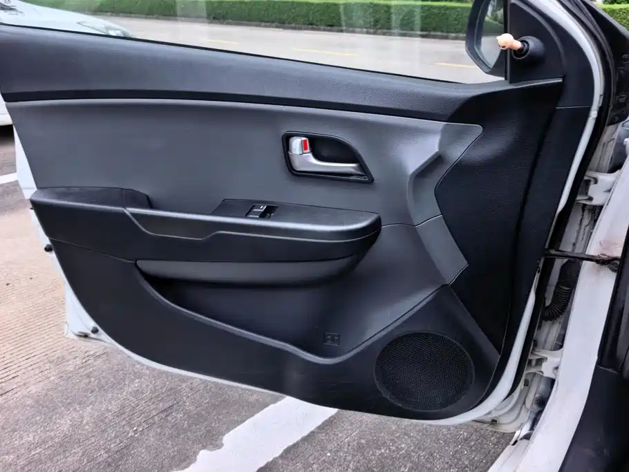 Kia K2 — миниатюра 7