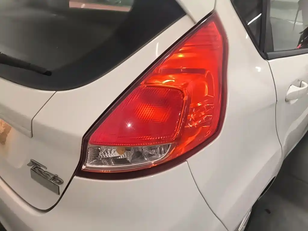 Ford Fiesta — миниатюра 8