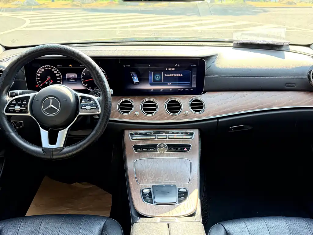 Mercedes-Benz E-Class — миниатюра 4