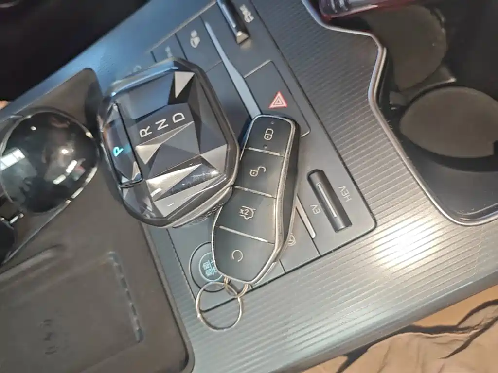 BYD L DM-i — миниатюра 9