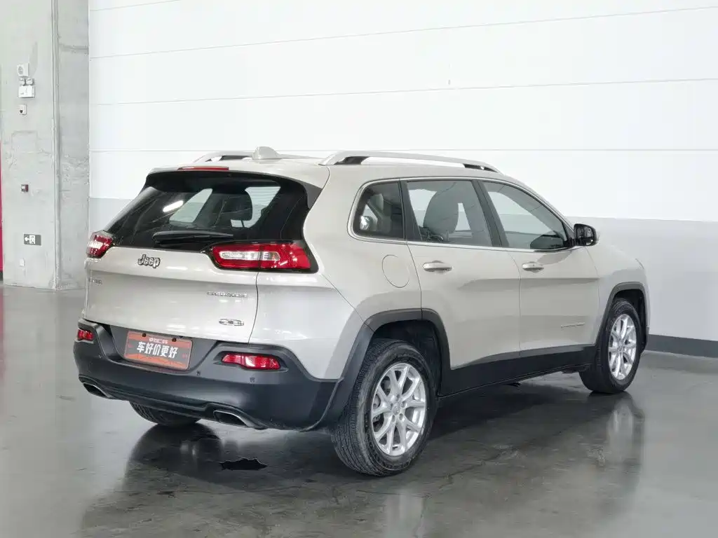 Jeep Cherokee — миниатюра 2