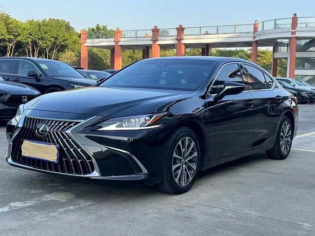 Lexus ES 2024