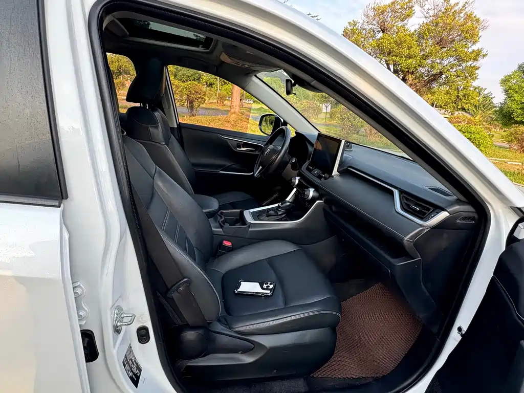 Toyota RAV4 — миниатюра 13
