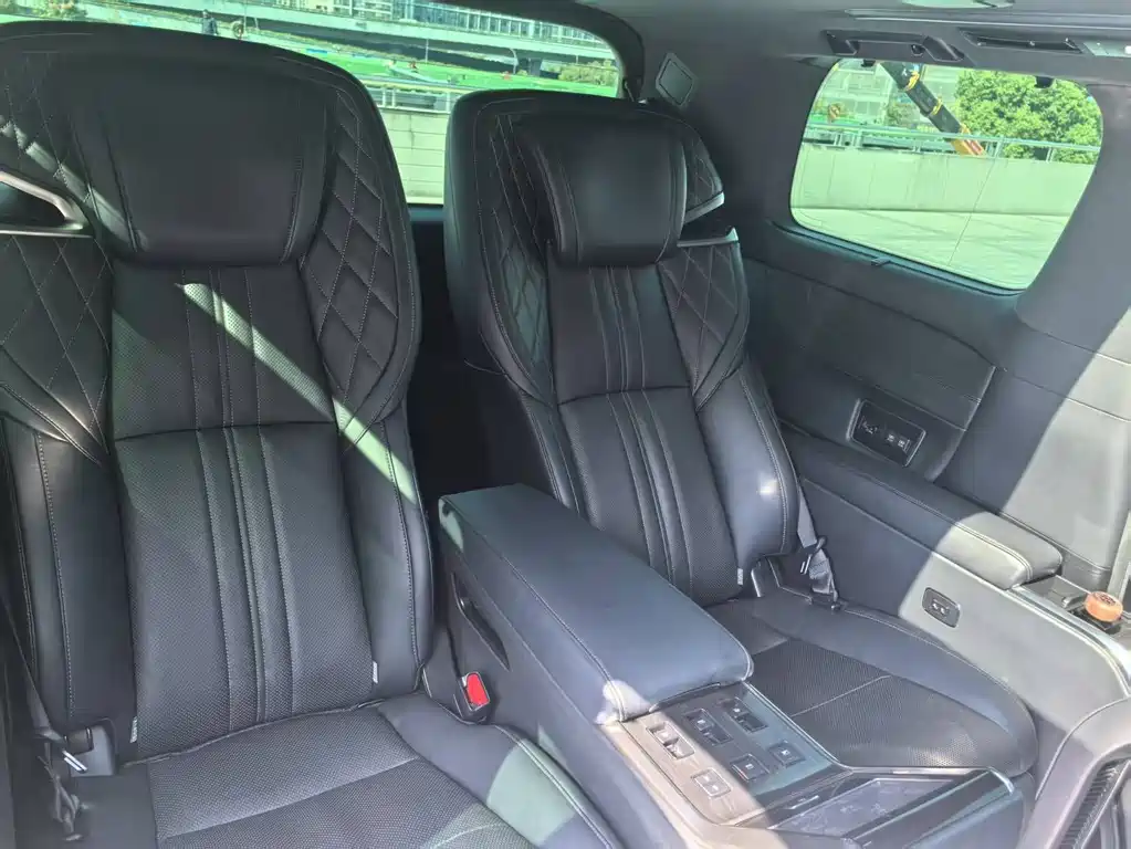 Lexus LM — миниатюра 9