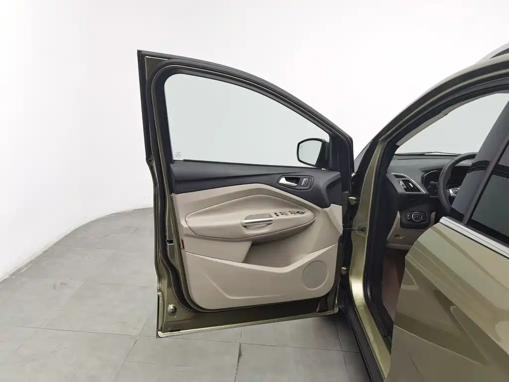 Ford Kuga — миниатюра 8
