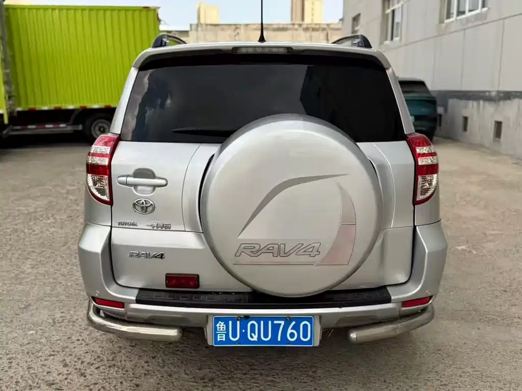 Toyota RAV4 — миниатюра 6
