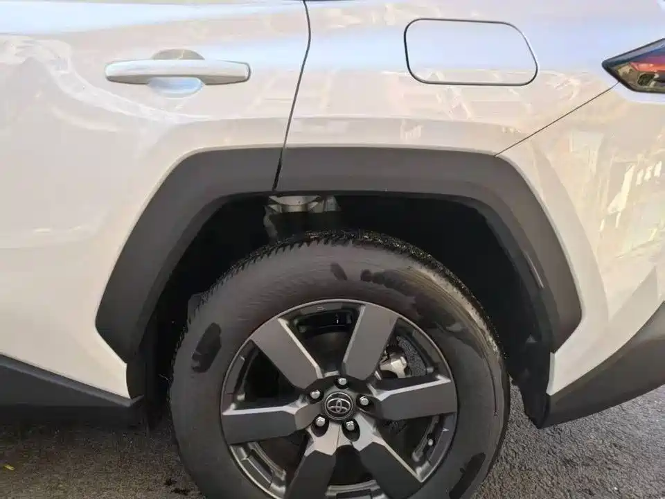 Toyota RAV4 — миниатюра 8