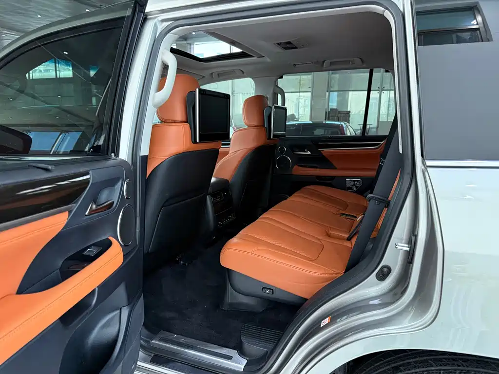 Lexus LX — миниатюра 8