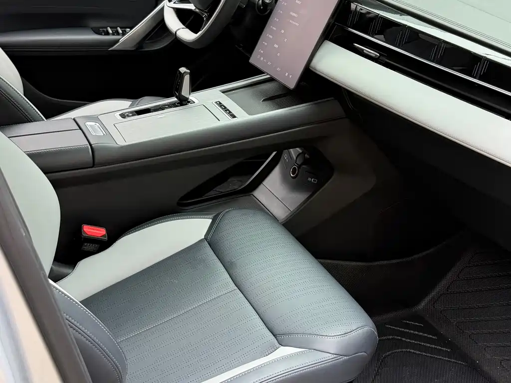Geely Boyue L — миниатюра 12