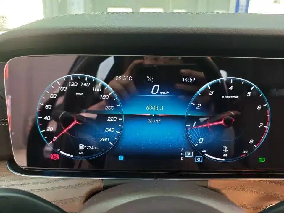 Mercedes-Benz E-Class — миниатюра 3