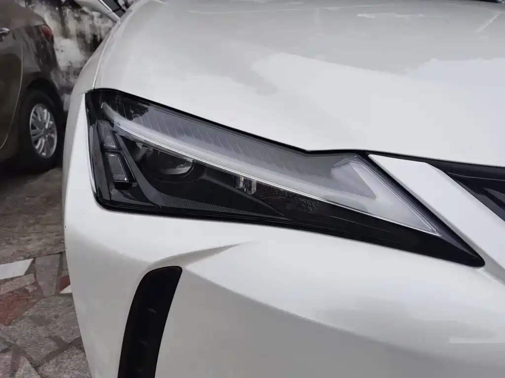 Lexus UX — миниатюра 17