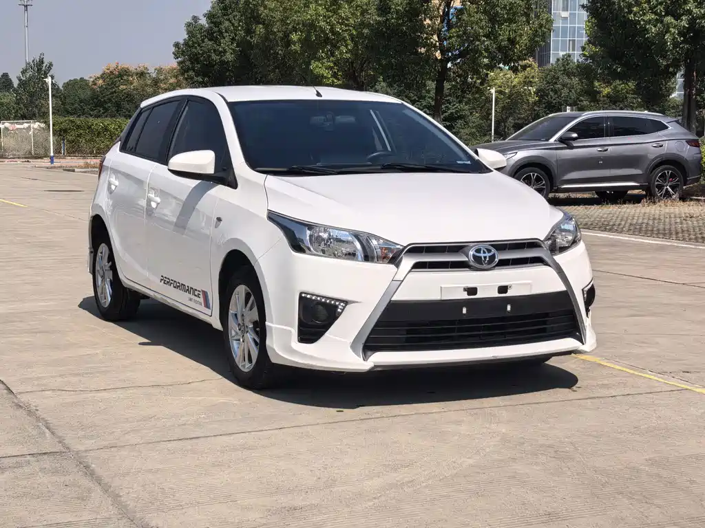 Toyota Yaris L — миниатюра 3