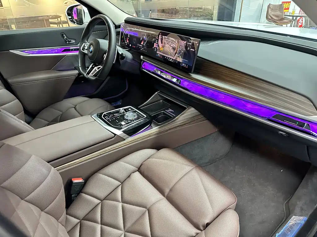BMW 7 Series — миниатюра 14