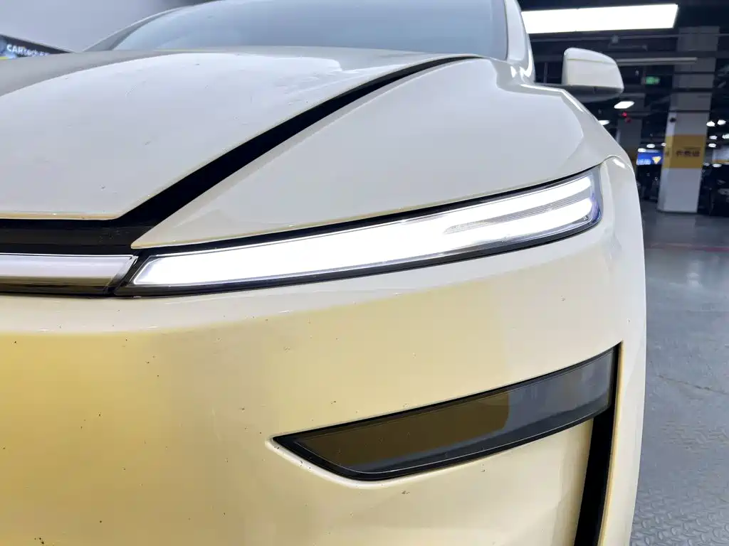 Tesla Model Y — миниатюра 8