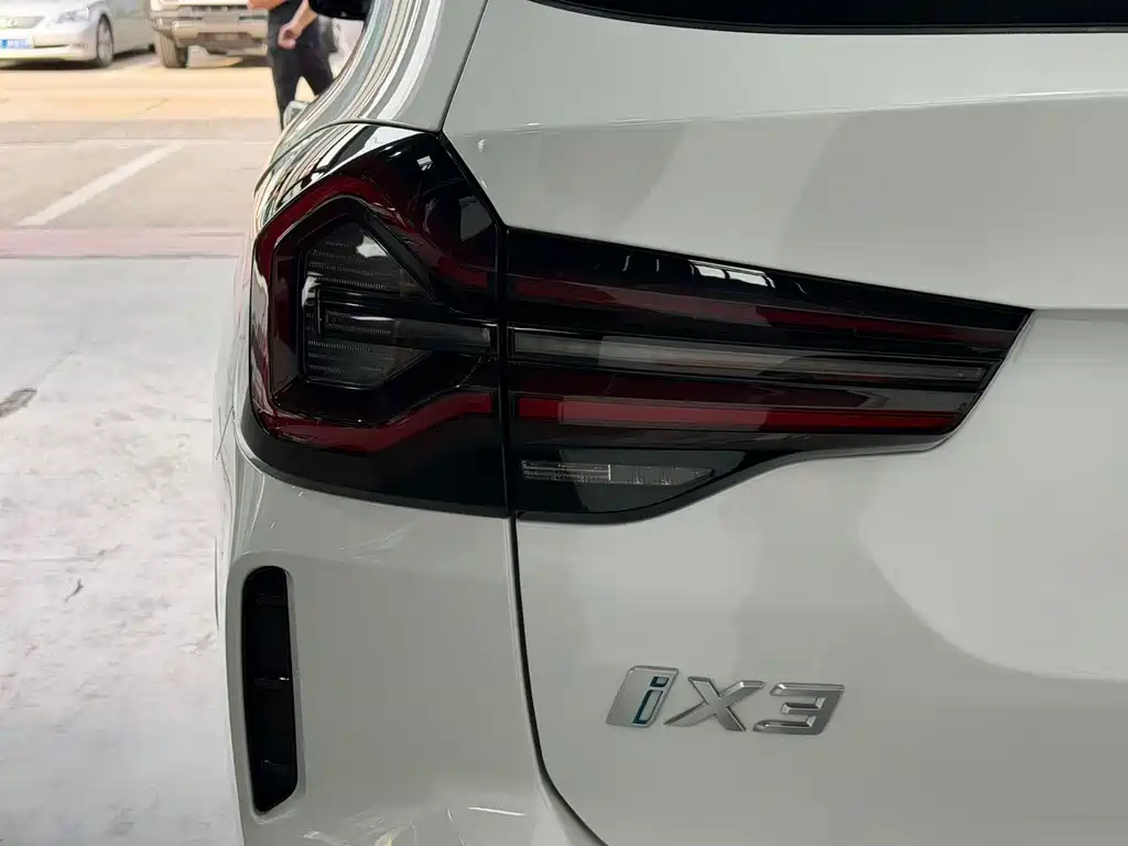 BMW iX3 — миниатюра 17