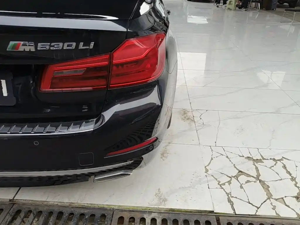 BMW 5 Series — миниатюра 8