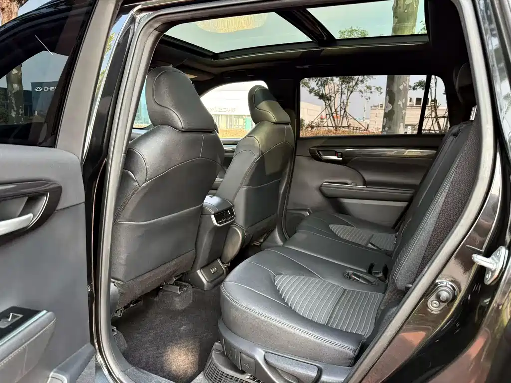Toyota Crown Kluger — миниатюра 8